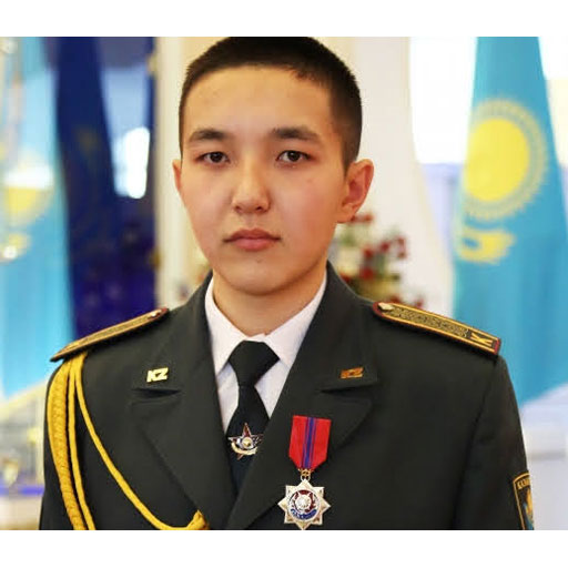 Курсант Бахтияр Каирбеков награжден орденом Айбын III степени за образцовое исполнение воинского долга