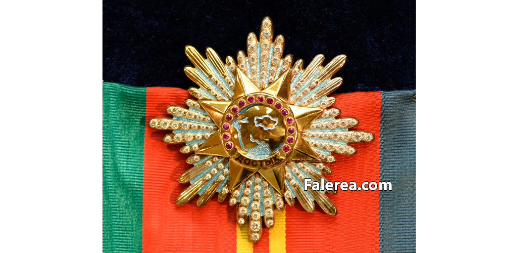 Звезда ордена Достық - государственная награда, которая вручается вместе с орденским знаком 1 степени
