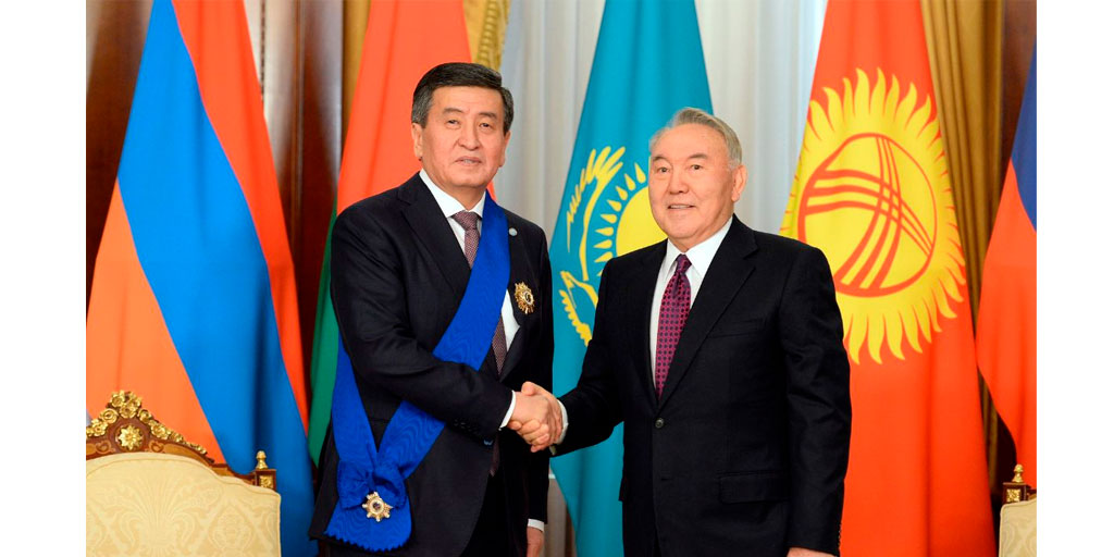 Награждение орденом Президента Киргизии Сооронбая Жээнбекова
