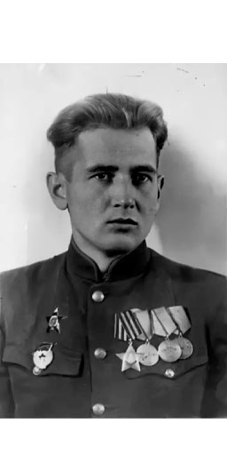 Олесь Гончар, советский украинский писатель из плеяды писателей гвардейской дивизии
