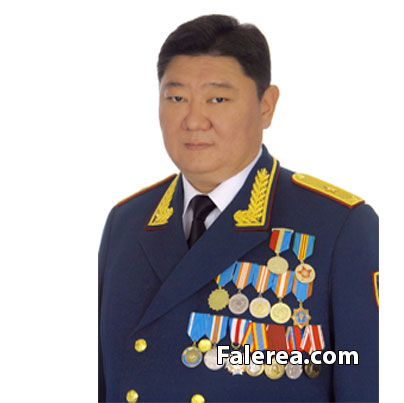Аубакиров Серик Габдуллович, генерал-майор противопожарной службы награжден ведомственными наградами МЧС Казахстана
