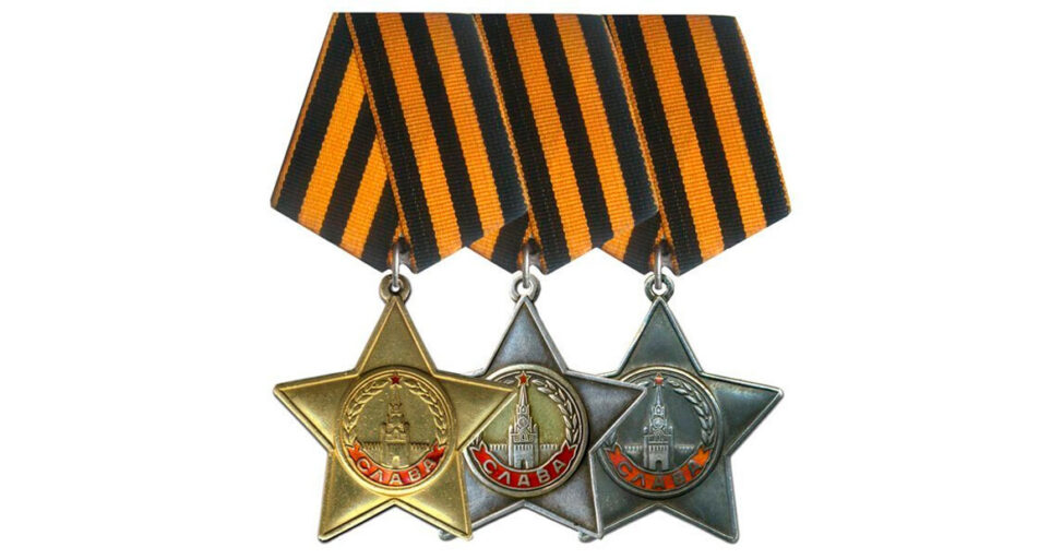 Орден Славы - награда, имеющая три степени и предназначенная для награждения рядового и сержантского состава Красной Армии.