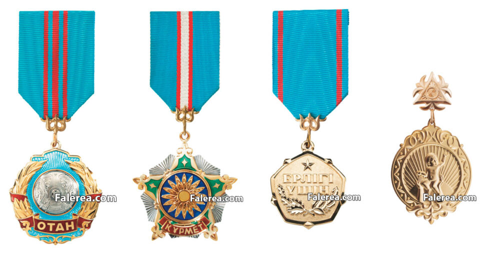 Первые казахстанские награды ордена "Отан", "Құрмет", медаль "Ерлiгi үшiн", подвеска для многодетных матерей "Алтын алқа"