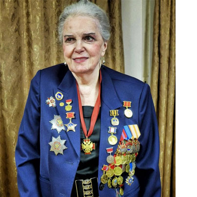 Народная артистка СССР Элина Быстрицкая награждена медалью "За доблестный труд..."
