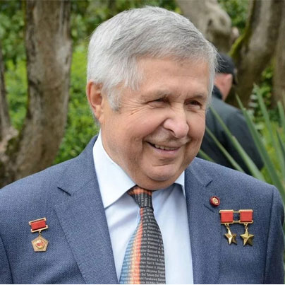 Летчик-космонавт Виктор Петрович Савиных