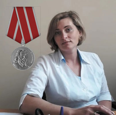 Медицинская сестра Марина Панченко награждена медалью Луки Крымского